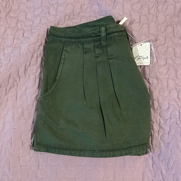 FREE PEOPLE Nora Mini Trouser Shorts Women’s Size 10. Army Green. NWTS - Picture 5 of 9